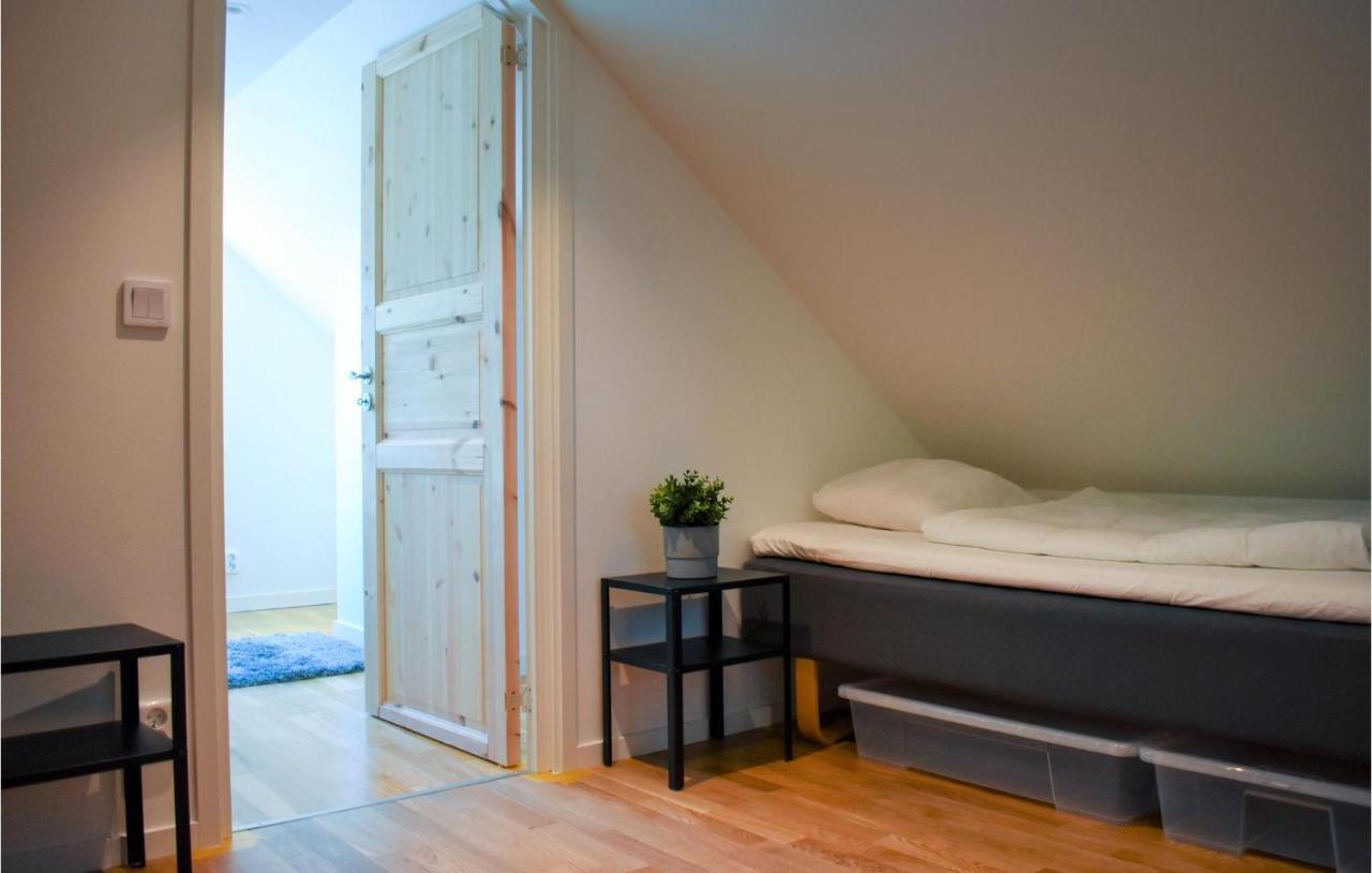 2 Bedroom Amazing Home In Fjaelkinge Екстер'єр фото