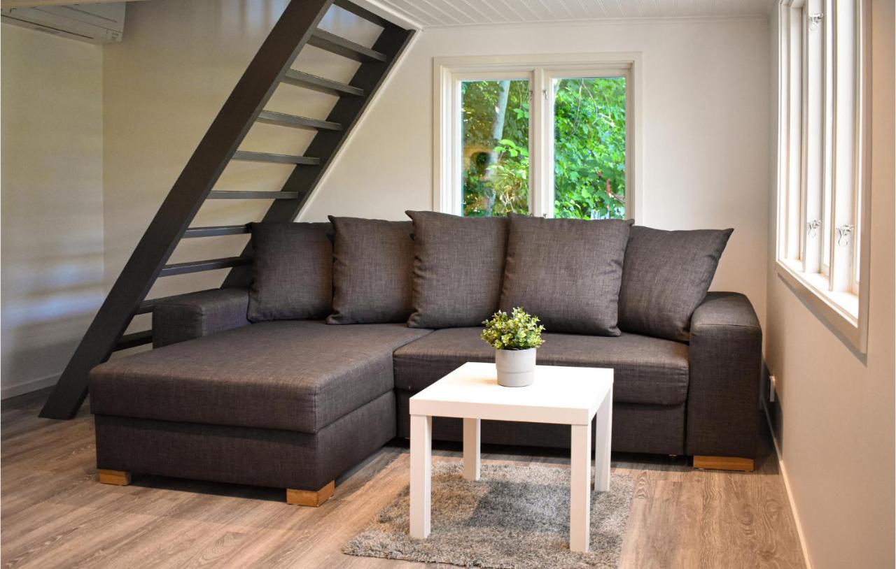2 Bedroom Amazing Home In Fjaelkinge Екстер'єр фото