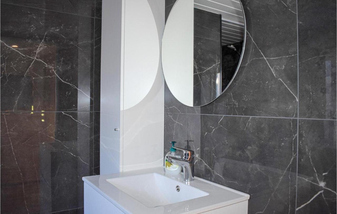 2 Bedroom Amazing Home In Fjaelkinge Екстер'єр фото